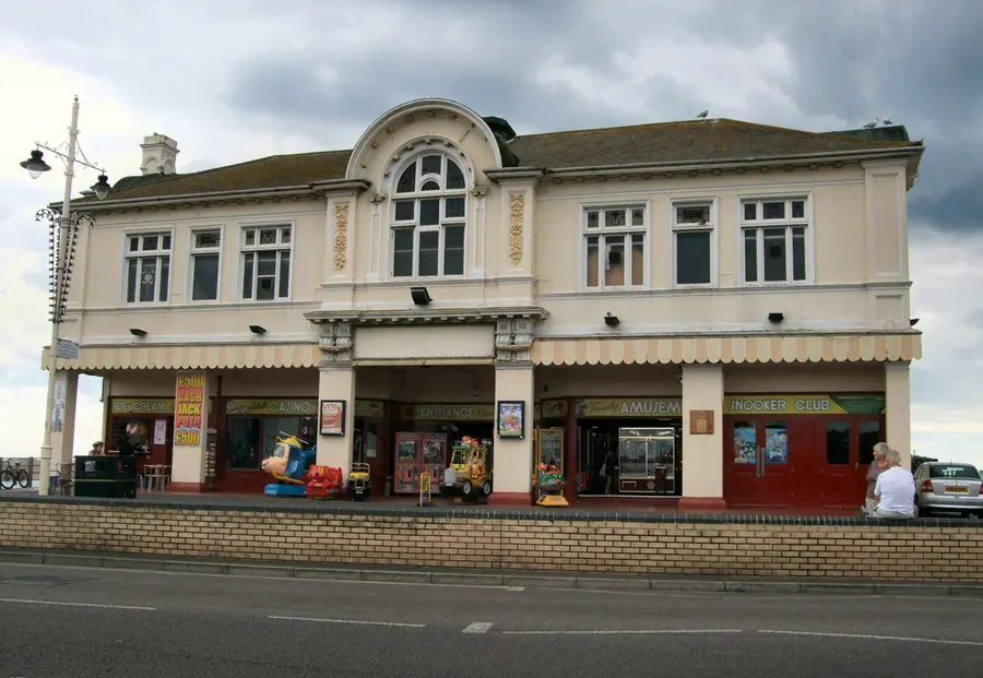 Bognor Regis pier geograph.org.uk 1985738