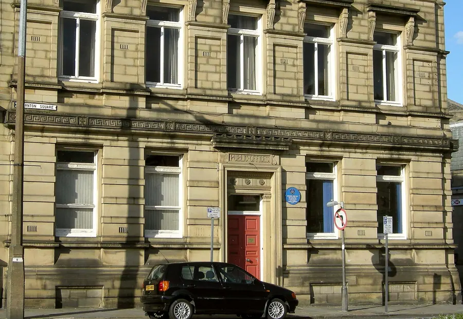 Brighouse Town Hall 002a