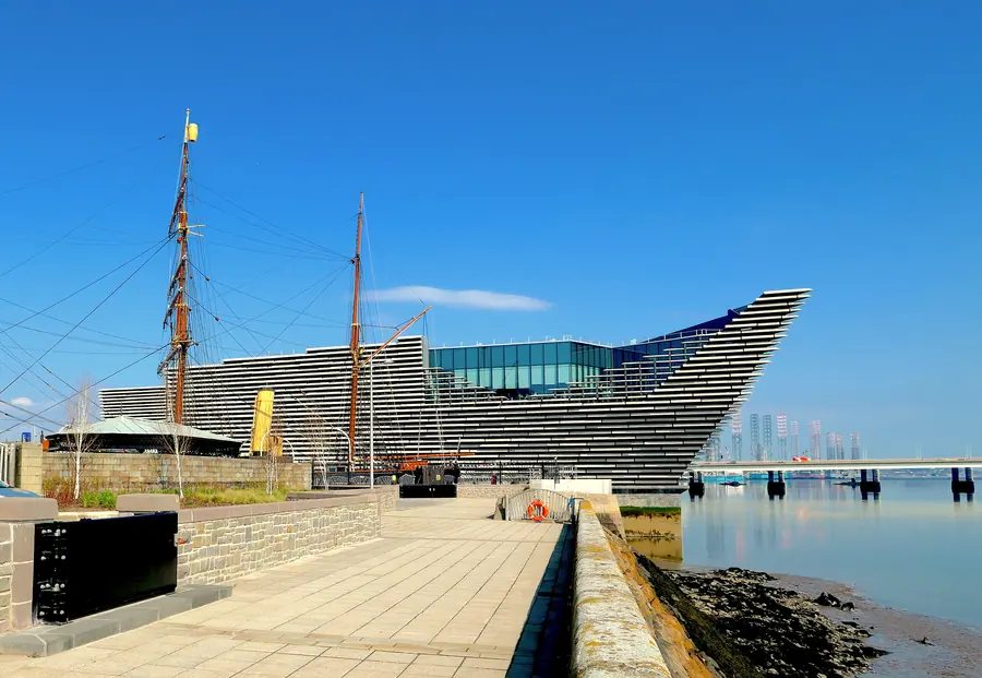 RRS Discovery and the V&A Dundee waterfront