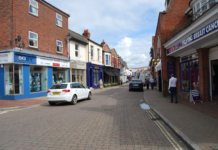 High Street, Ringwood   geograph.org.uk   4582881