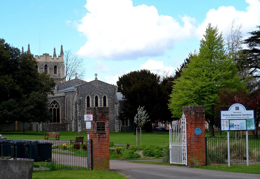 Royston Priory church   geograph.org.uk   3446027