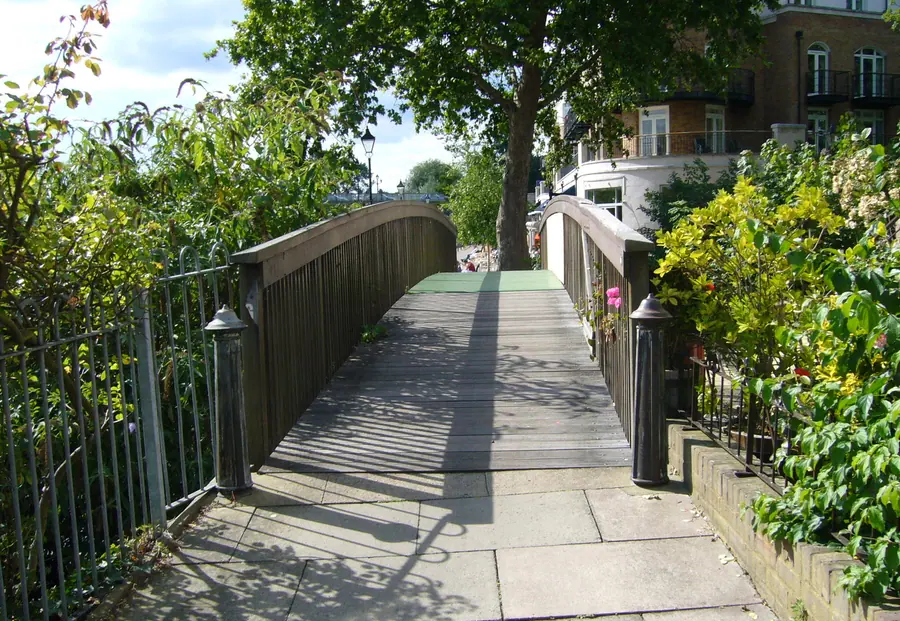 Footbridge over Colne River at Staines upon Thames   geograph.org.uk   6486983