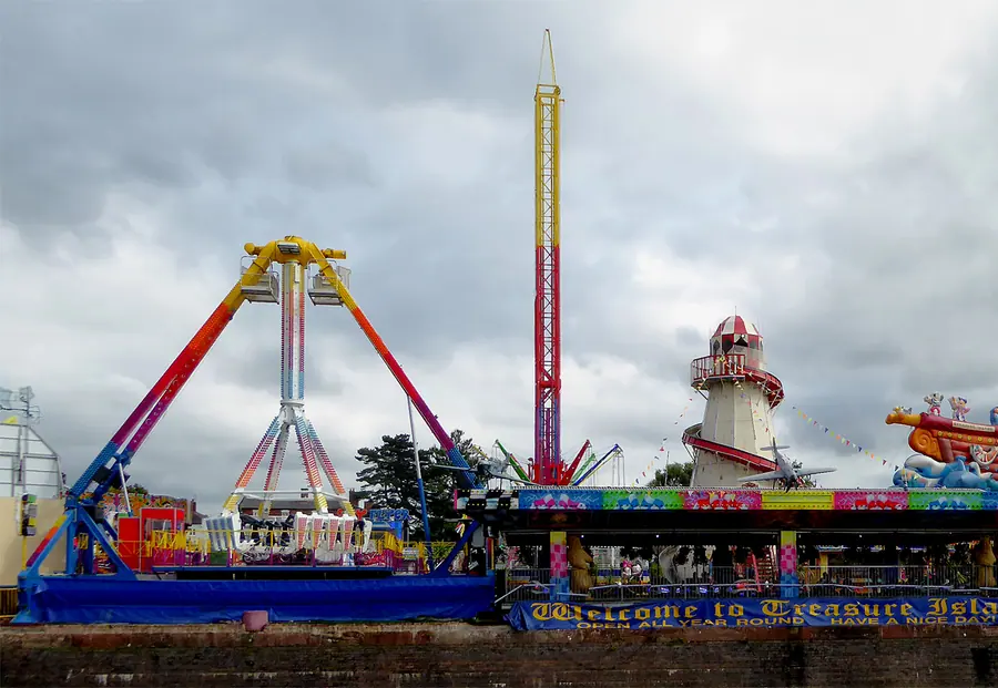 Funfair in Stourport on Severn in Worcestershire   geograph.org.uk   5613635