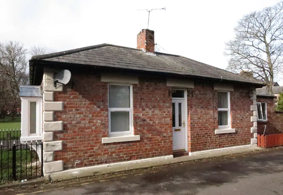 Cottage, Wallsend Hall, Wallsend geograph.org.uk 6773042