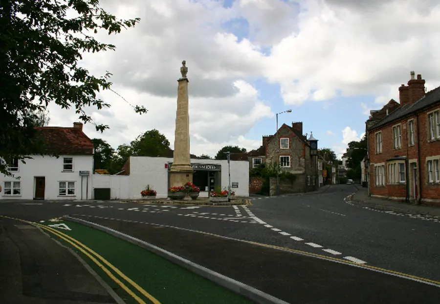 The Obelisk, Silver Street, Warminster   geograph.org.uk   298077